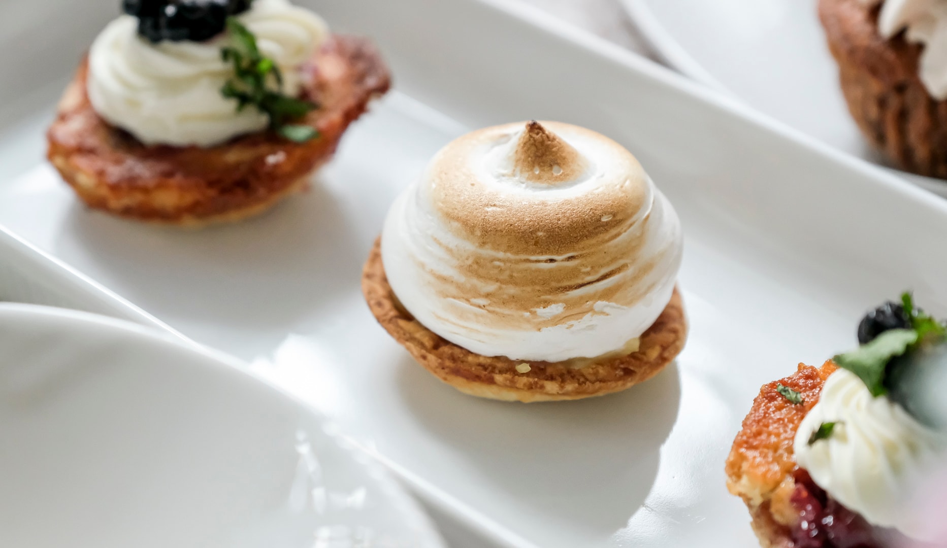 Landets fineste afternoon tea/kager Tilbud på oplevelser i København, Aarhus, og Odense!