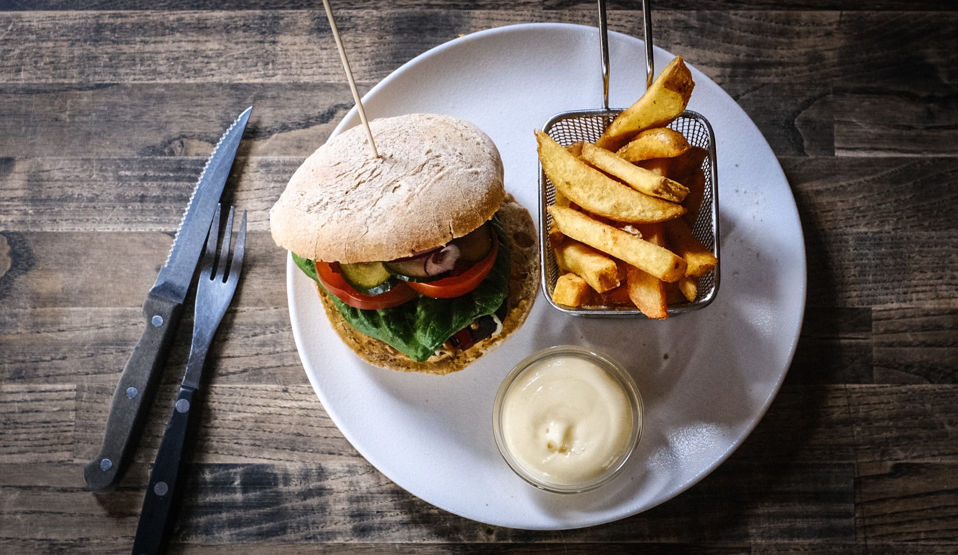 Valgfri burger & fries hos LAVA