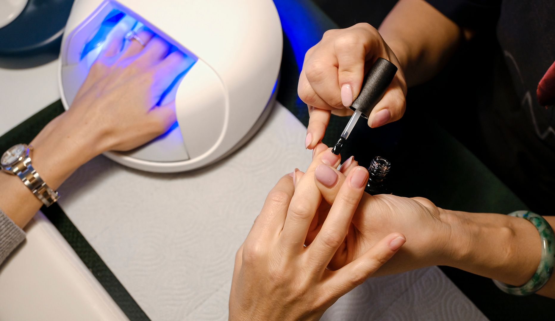 Pedi- og manicure hos Natural Nails