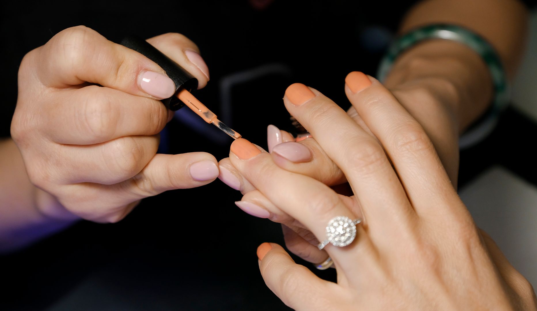Pedi- og manicure hos Natural Nails