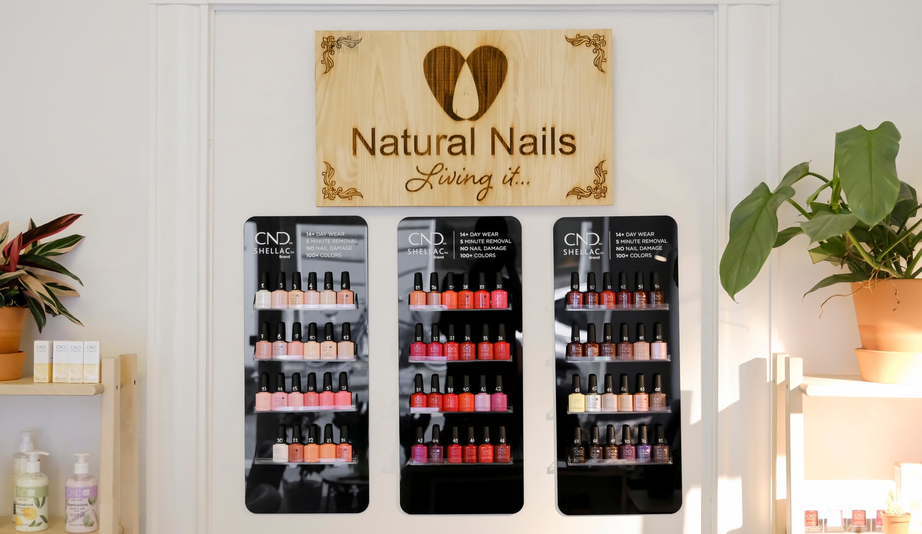 Pedi- og manicure hos Natural Nails