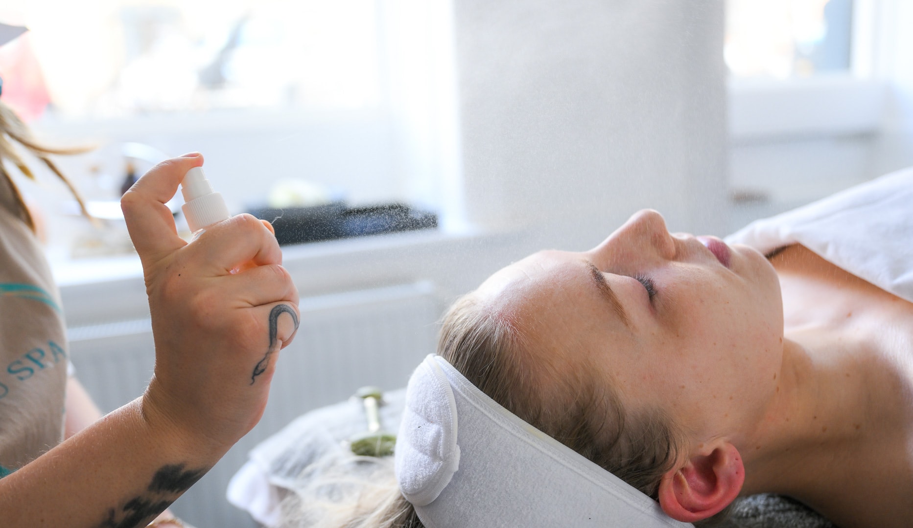 70 min. Luksus GLOW-ansigtsbehandling