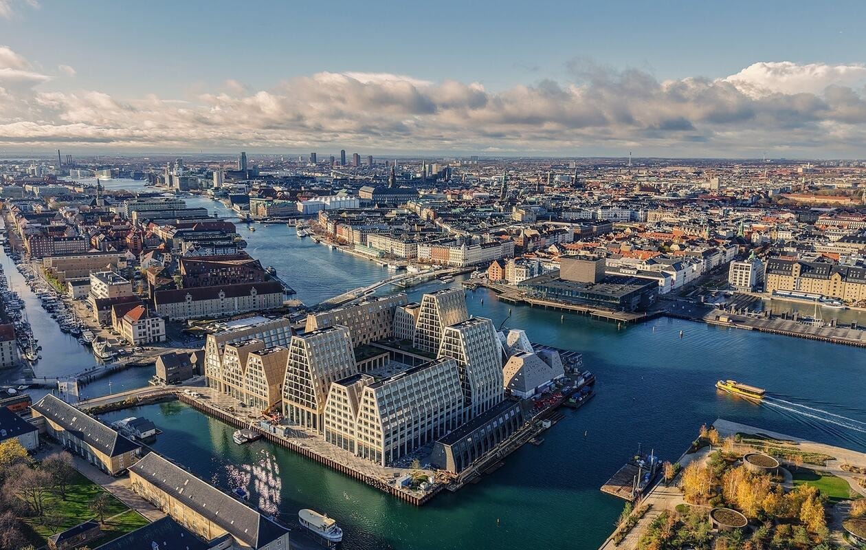 BESTSELLER: 25hours Hotel Paper Island