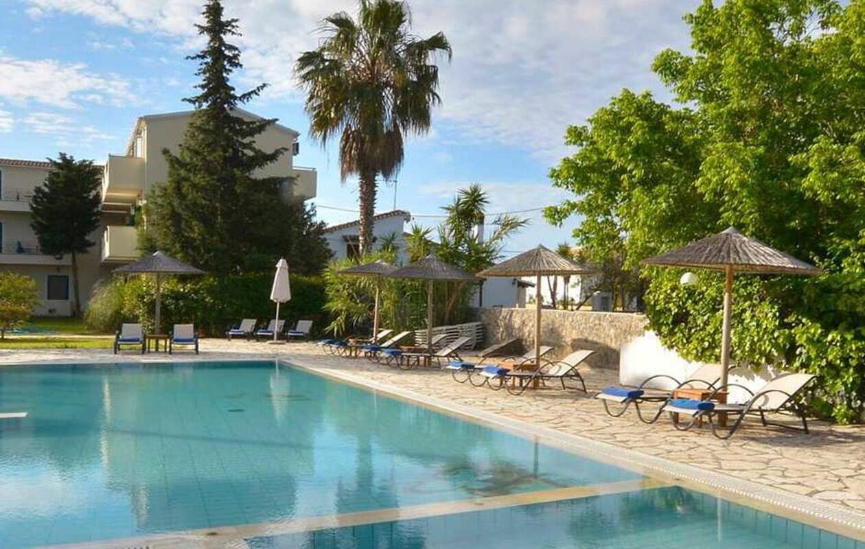 Apollo: Strand-ferie på Korfu