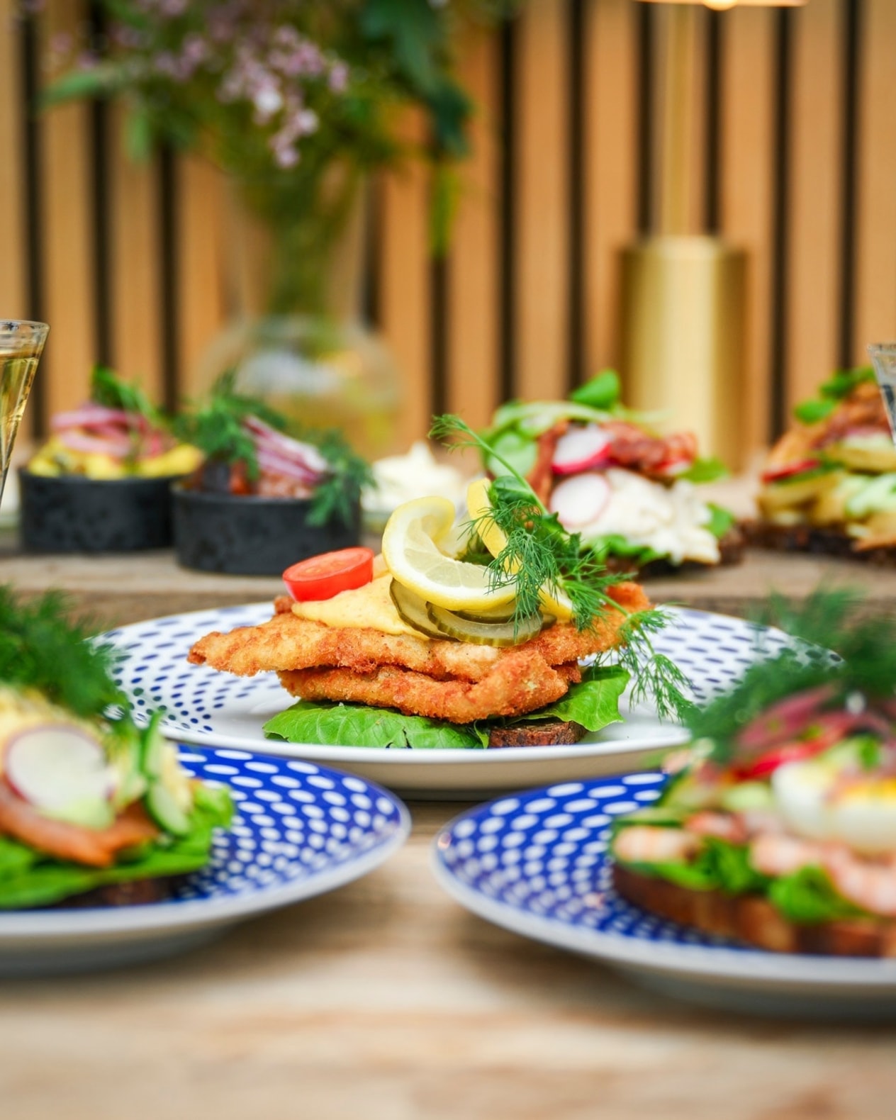 2 stk. Valgfri Smørrebrød hos Frederiksberg Rådhuskælder billede 1