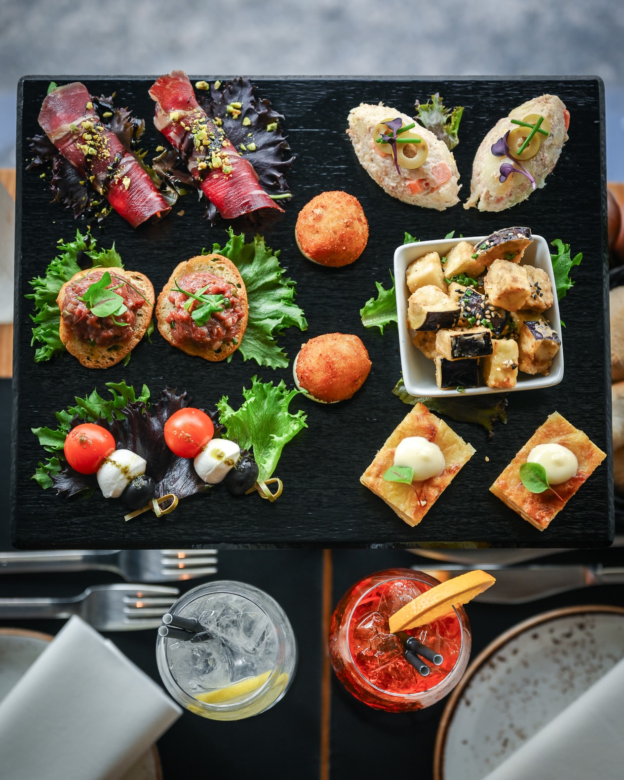 Tapas Experience: 13 Retters Tapas + Valgfri Drink Hos Pintxos billede 1