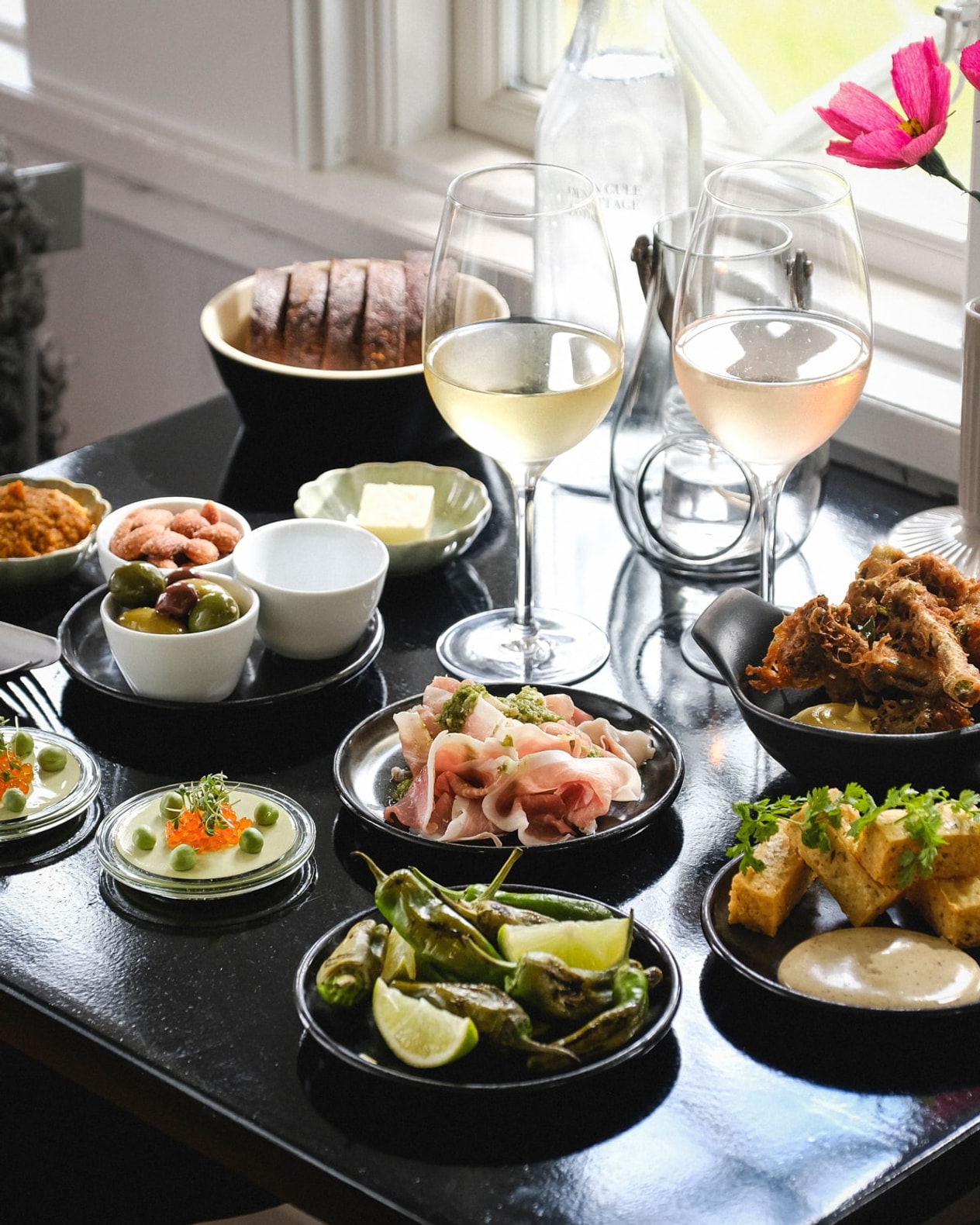 Frokost på Den Gule Cottage - 7 anretninger med udsigt til Øresund billede 1