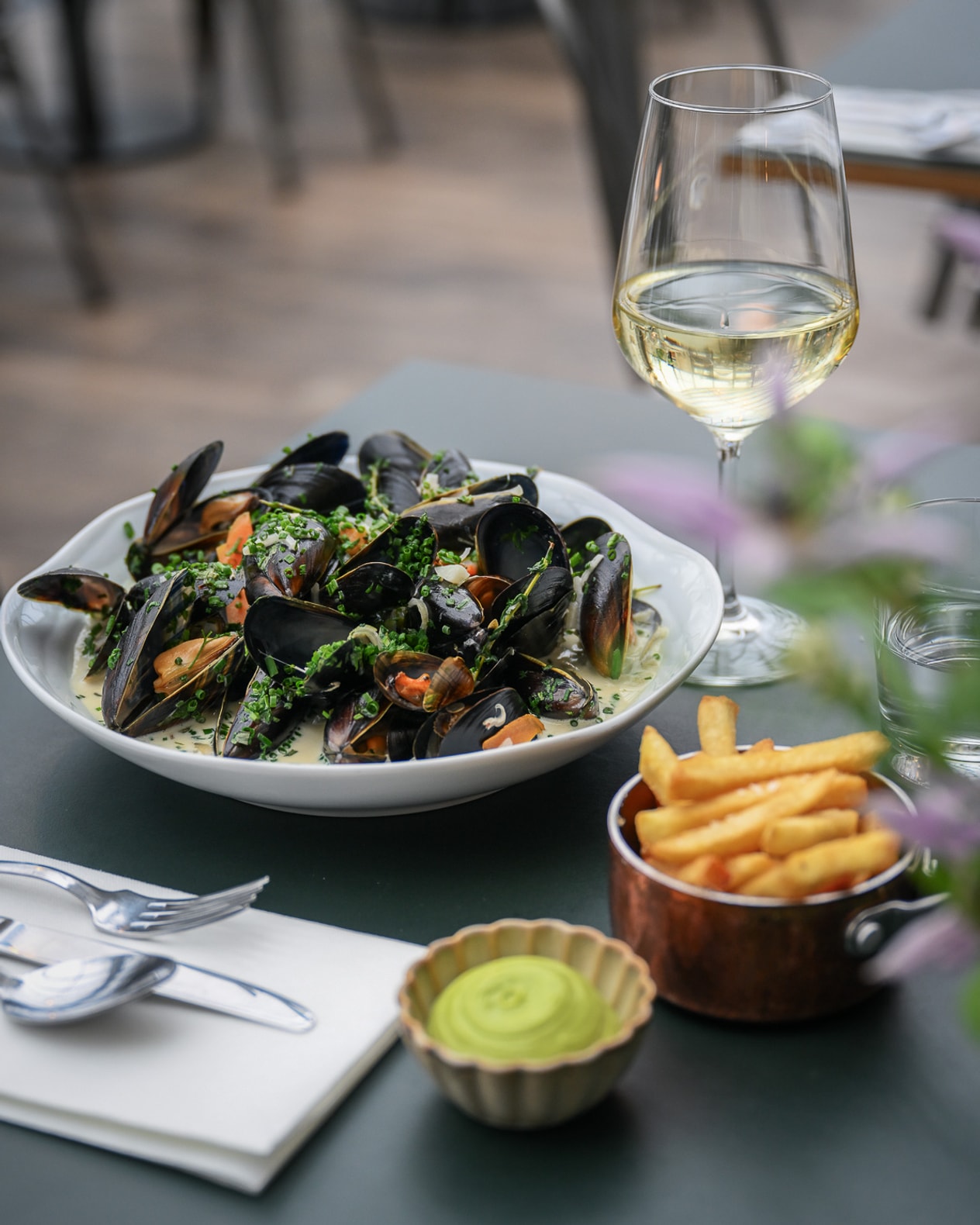 Moules Frites m. Vin/Vand - Restaurant Skovshoved billede 1