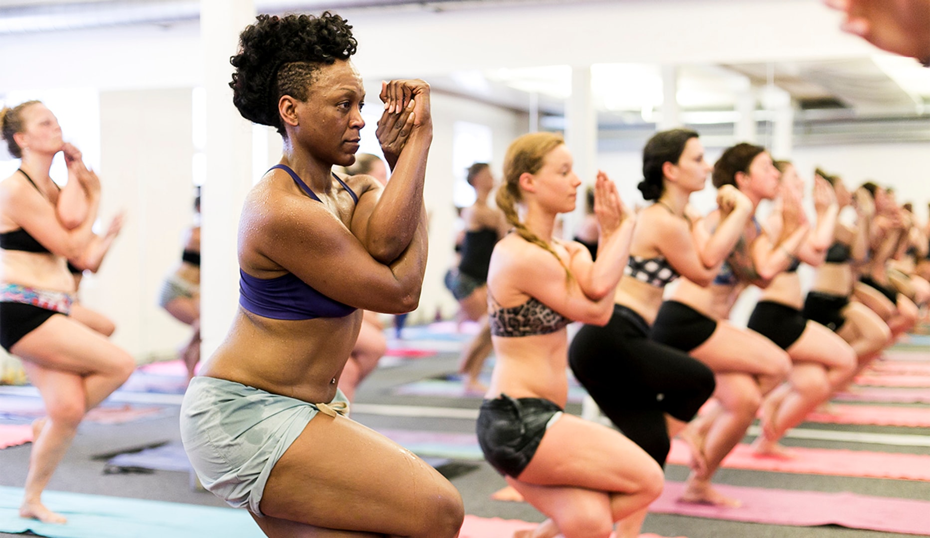 Bikram yoga  Tilbud på oplevelser i København, Aarhus, Aalborg og