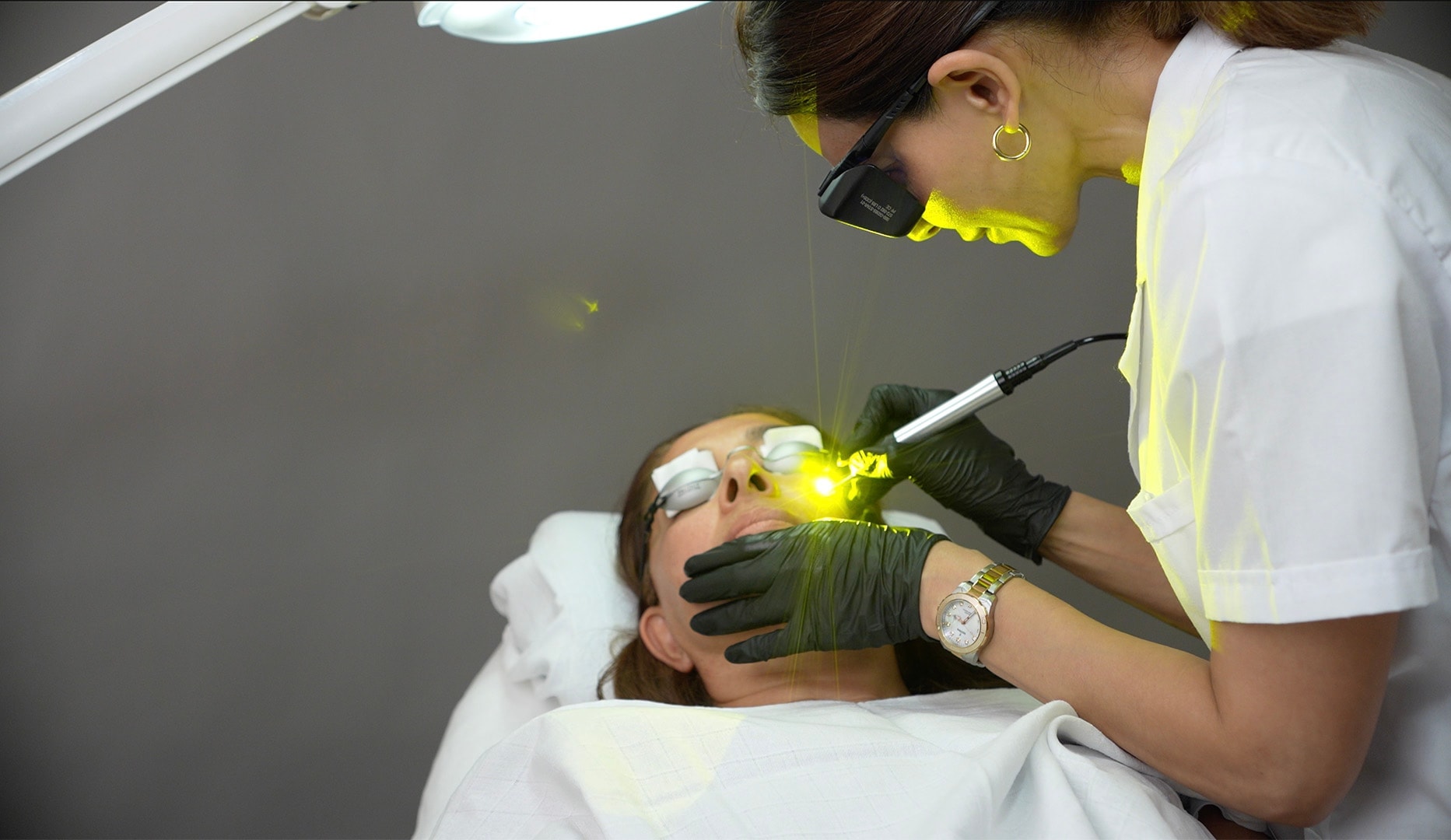 NYHED: Glass Skin/Yellow Laser ansigtsbehandling