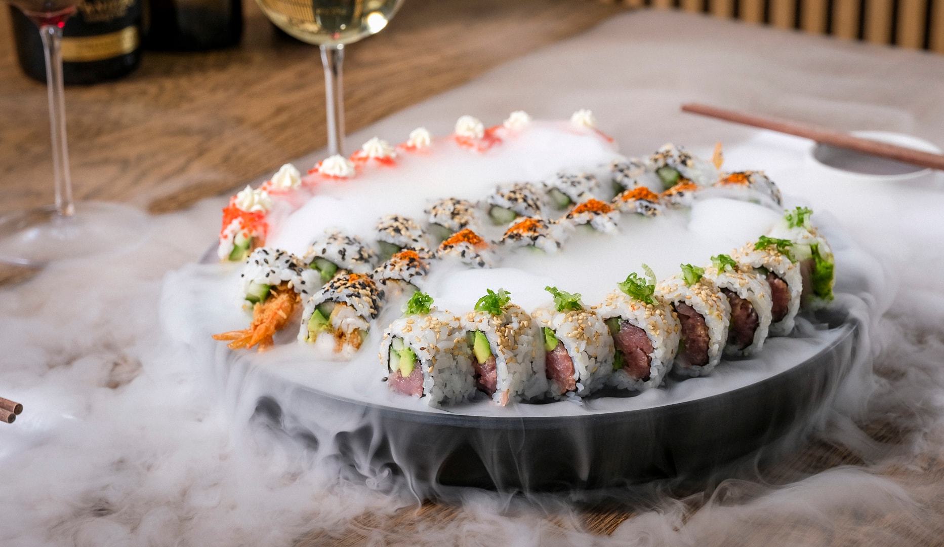 Sushi og vin fra Taya Sushi - spar 51 %