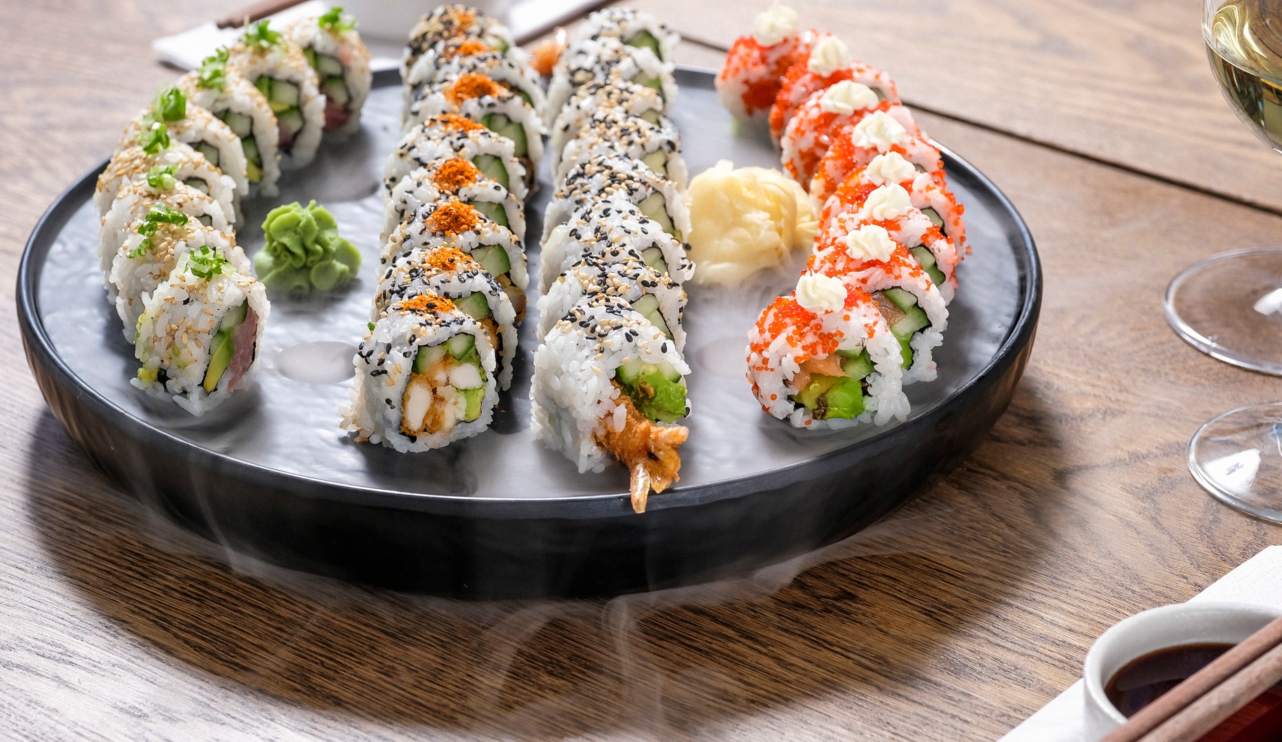 Sushi og vin fra Taya Sushi - spar 51 %