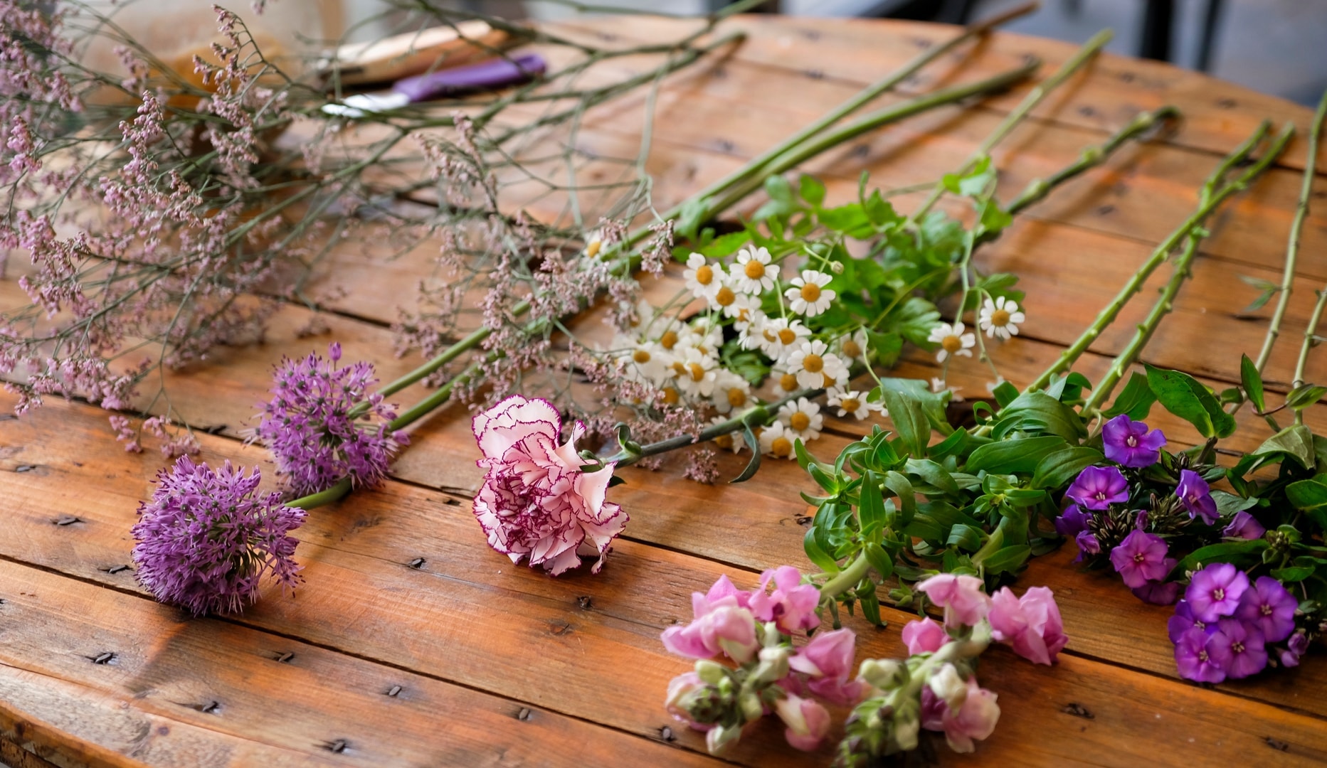 Vinsmagning, blomsterkursus og smørrebrød - Rødovre