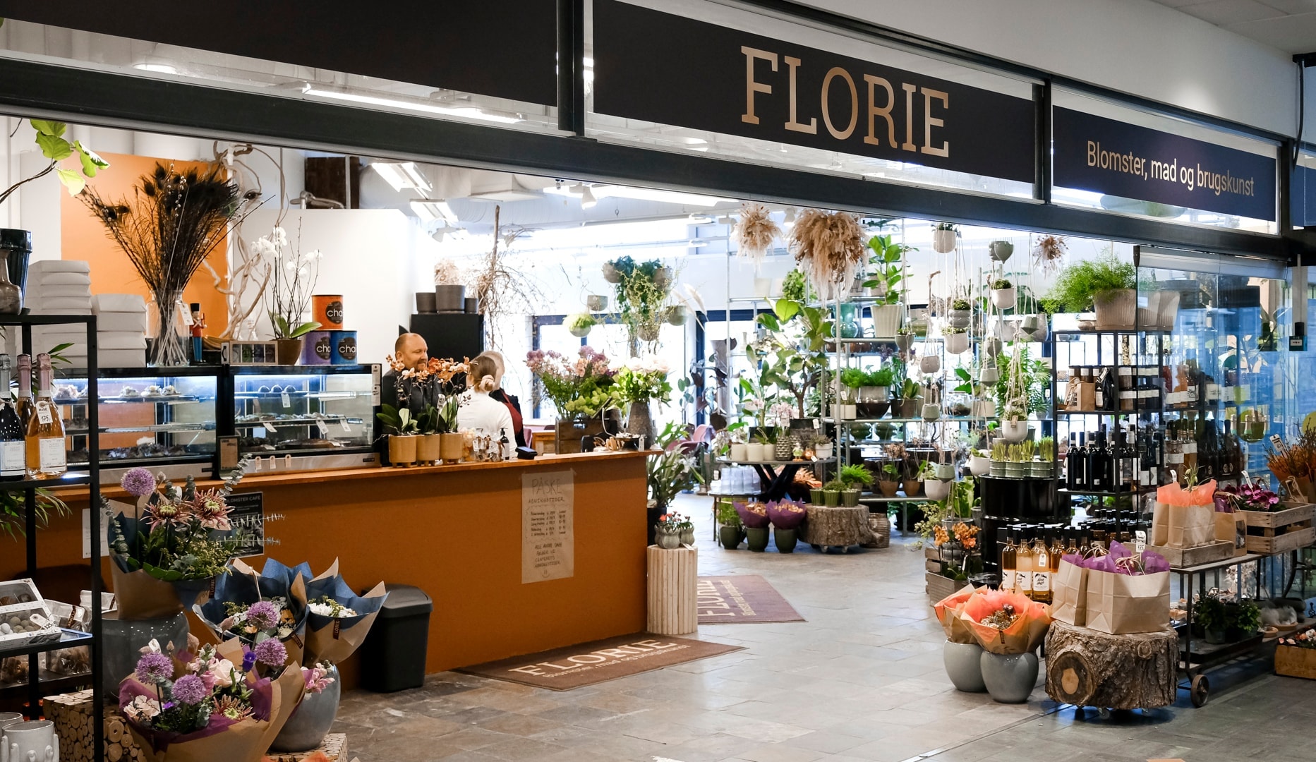 Vinsmagning, blomsterkursus og smørrebrød - Rødovre