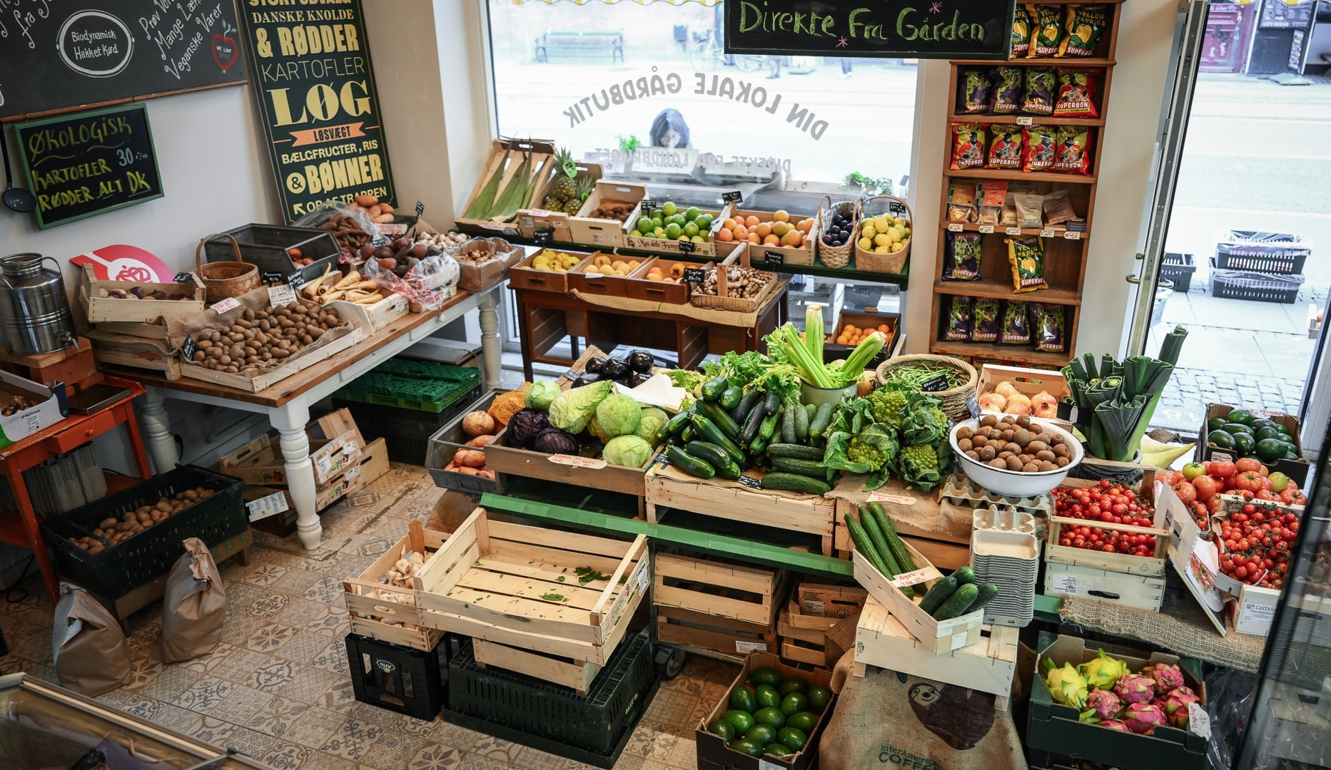 Kurve med gourmet-lækkerier fra Naturlig Høst