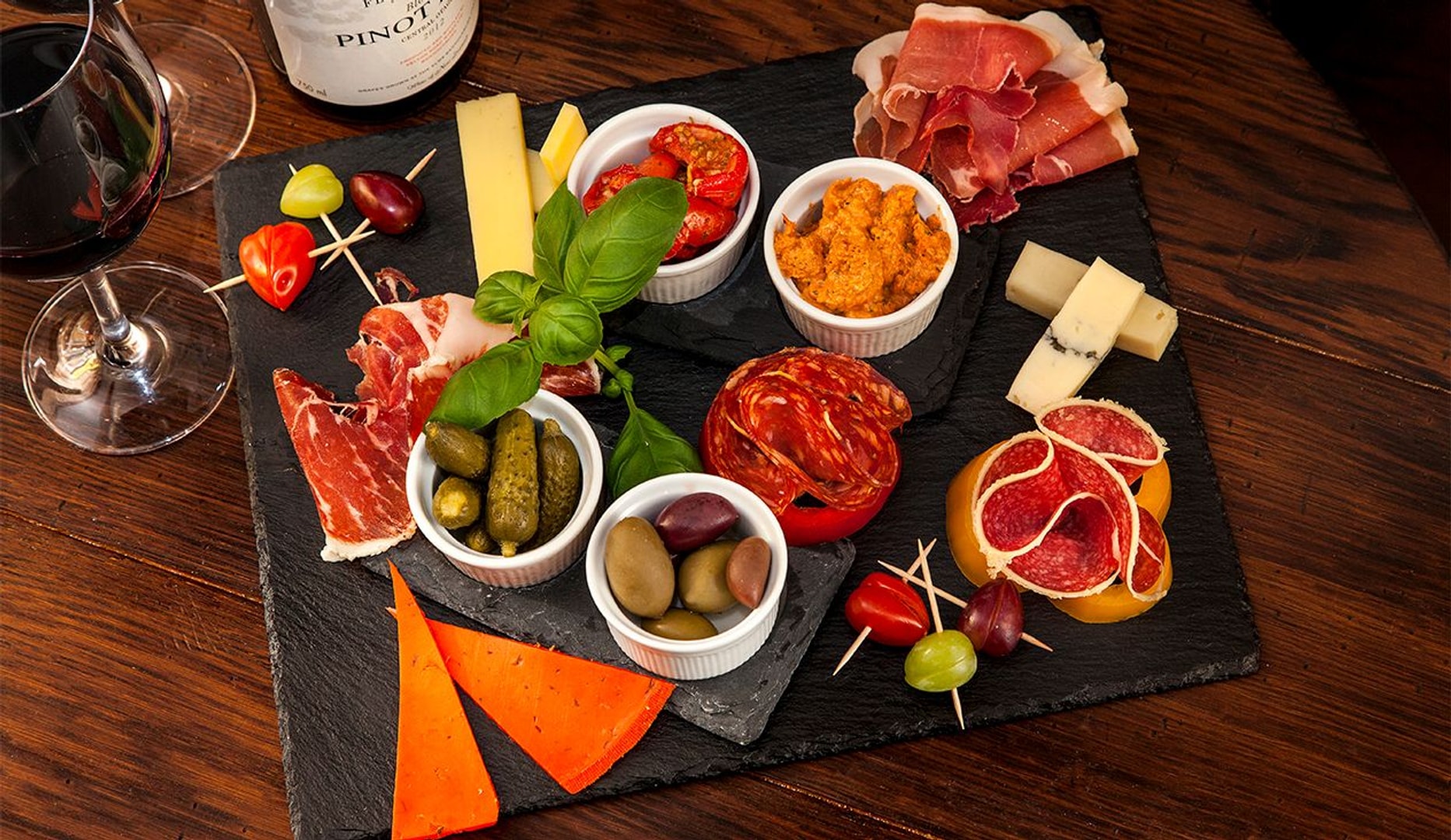 Luksus Tapas med over 20 forskellige tapas hos Lundgren VIP