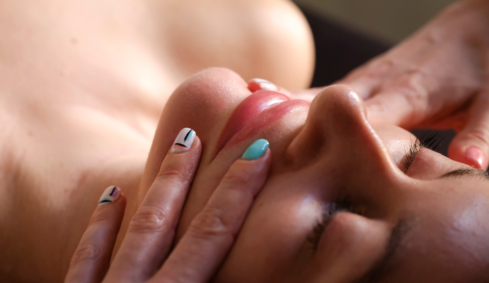 Lifting ansigtsbehandling - et alternativ til botox & filler