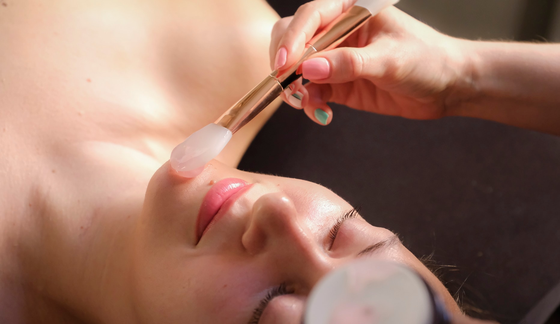 Lifting ansigtsbehandling - et alternativ til botox & filler