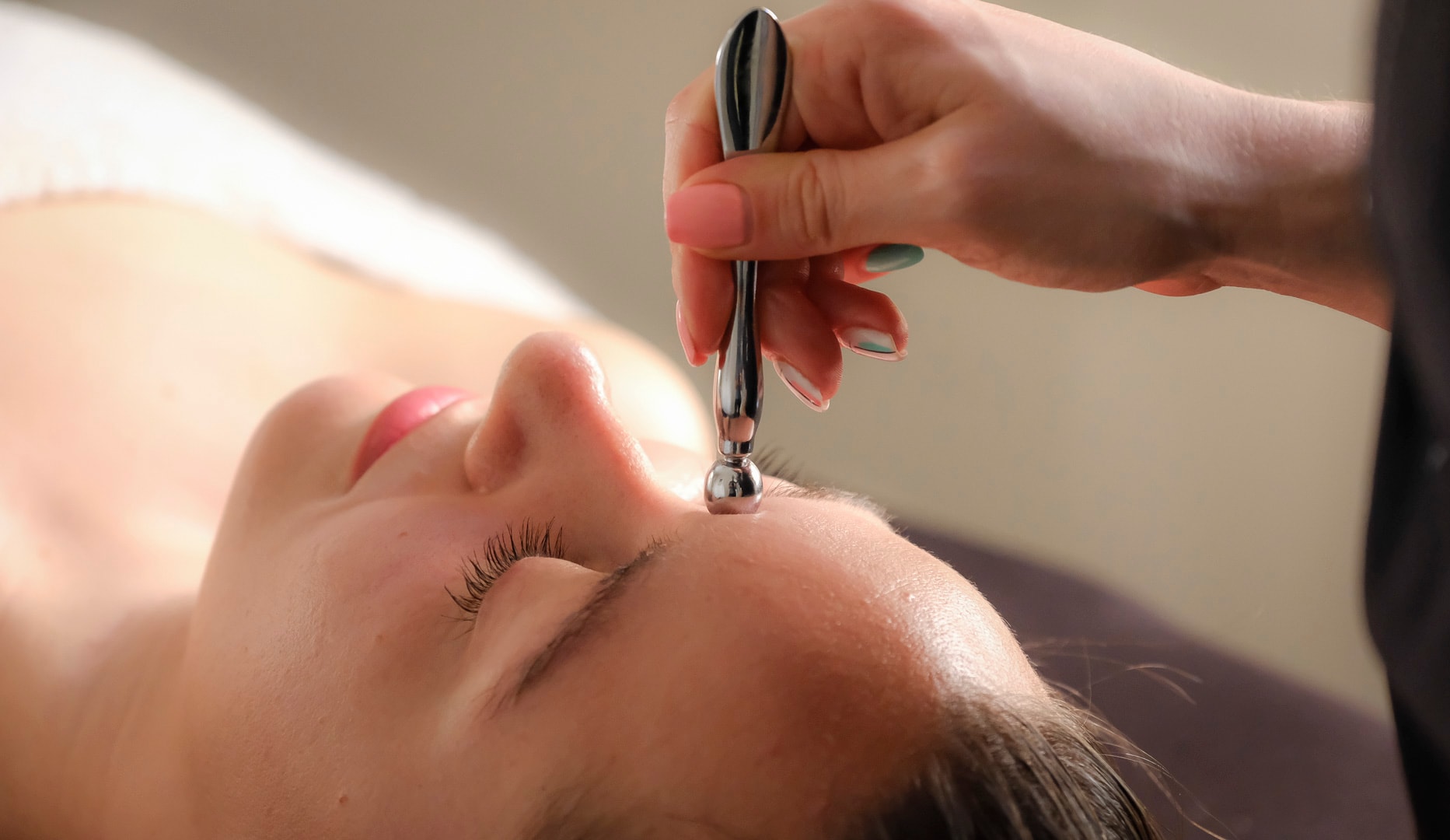 Lifting ansigtsbehandling - et alternativ til botox & filler