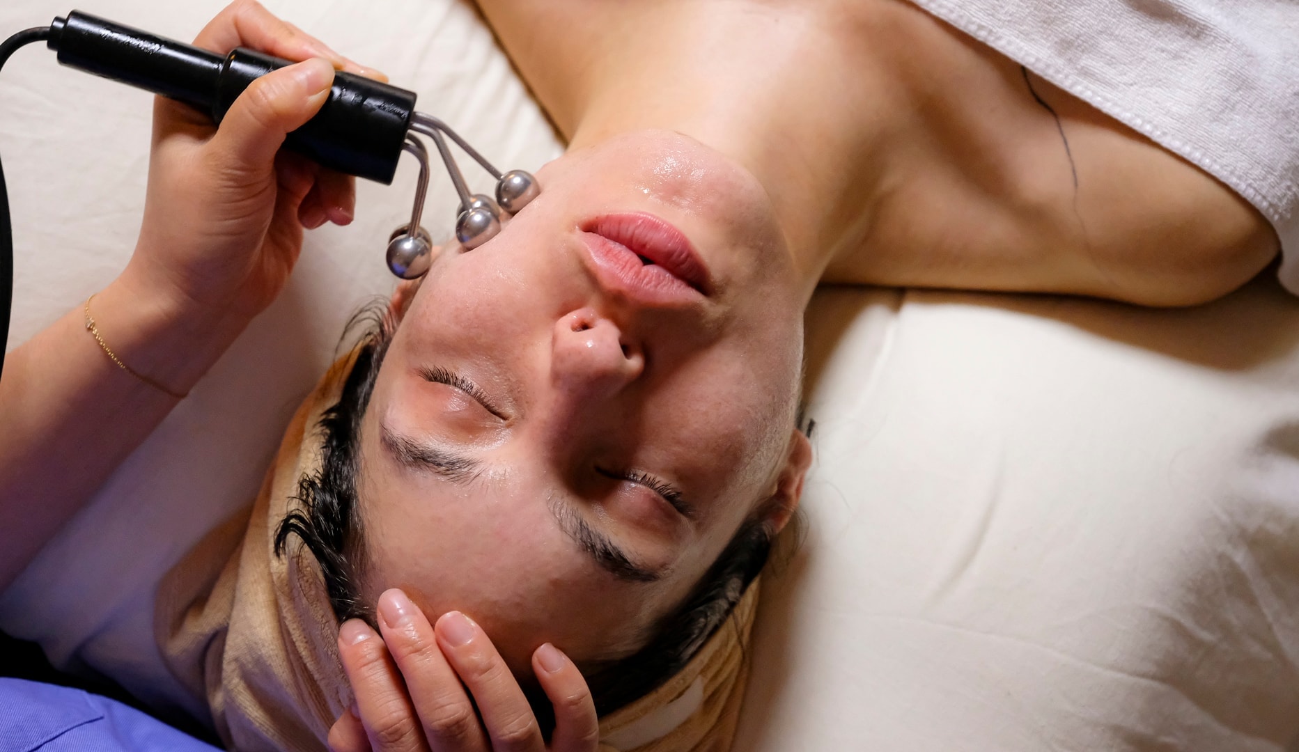 60 min. Ultralifting ansigtsbehandling 