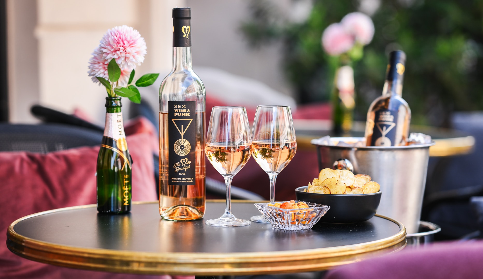 Rosé og snacks hos Bubbles
