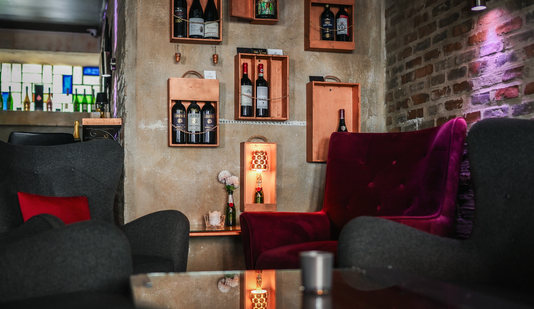 Rosé og snacks hos Bubbles