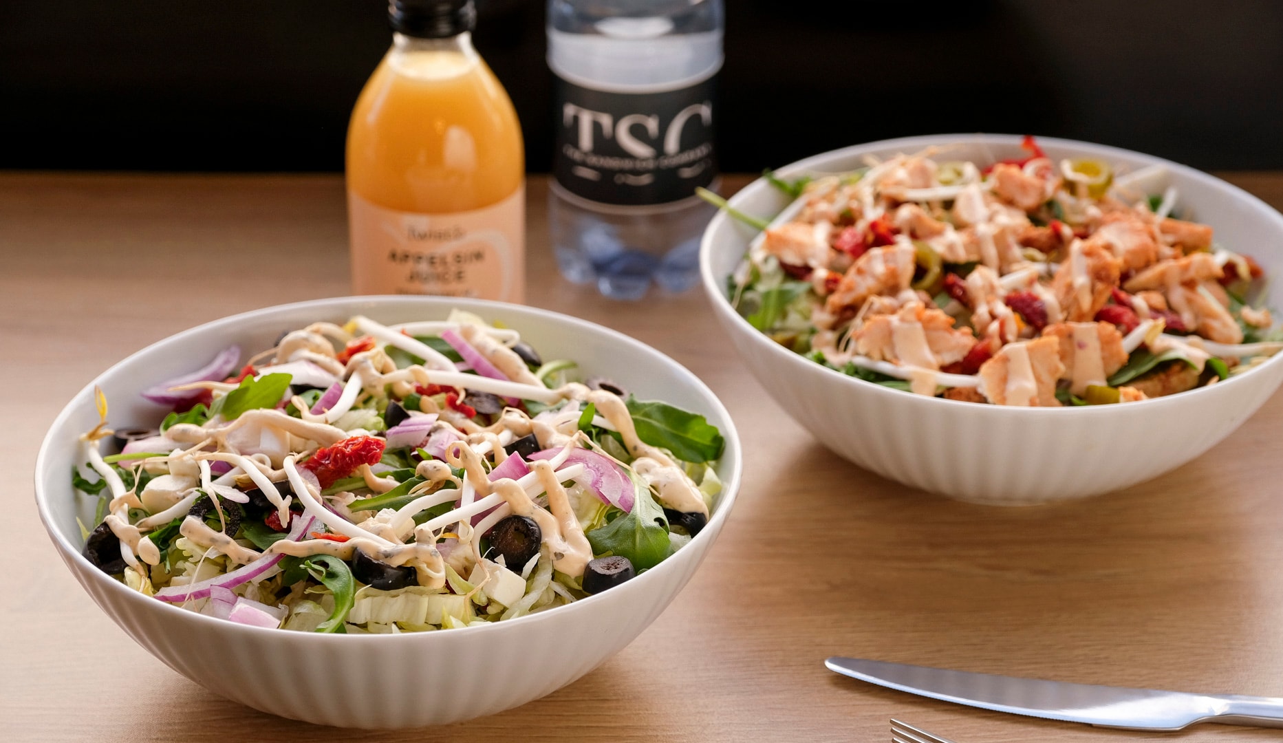 NYHED: Spar 56 % på topanmeldt salat el. pasta inkl. Sodavand