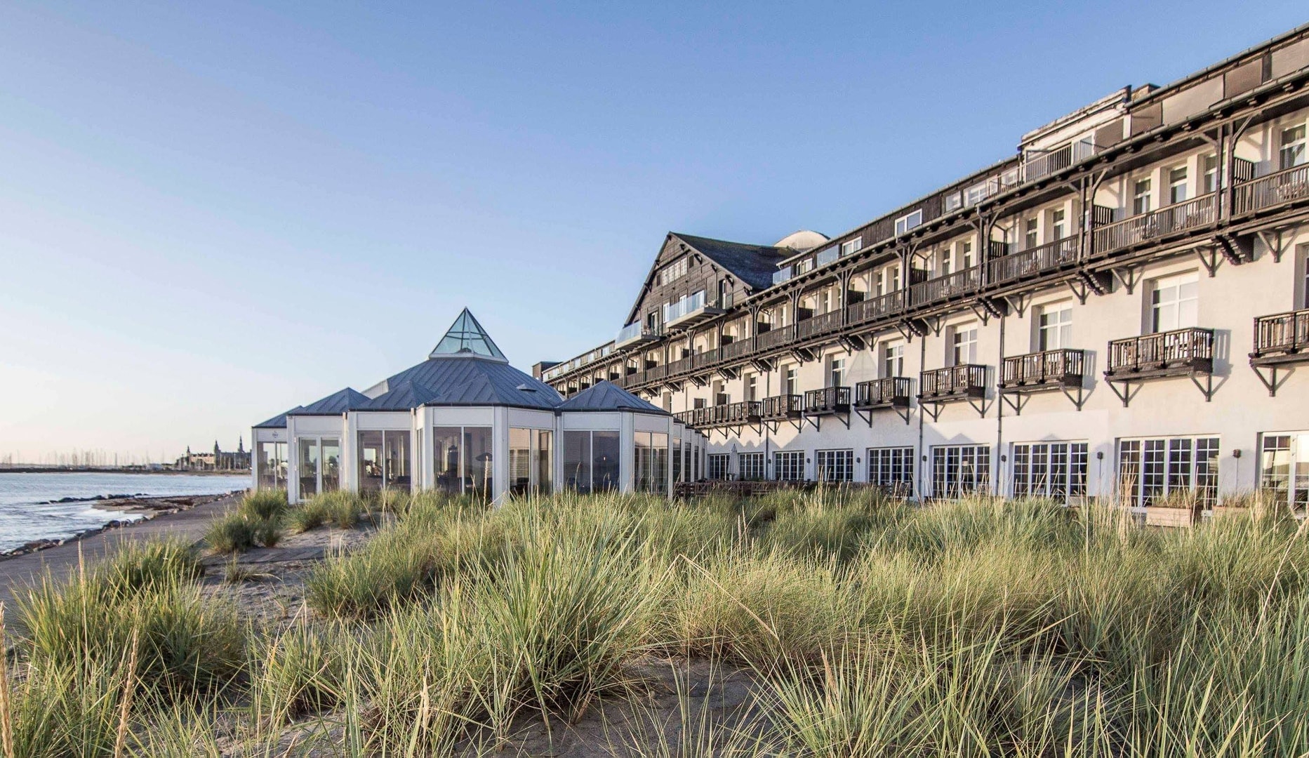 Storslået Julefrokost på Marienlyst Strandhotel - inkl overdådig julebuffet, live-musik og fest