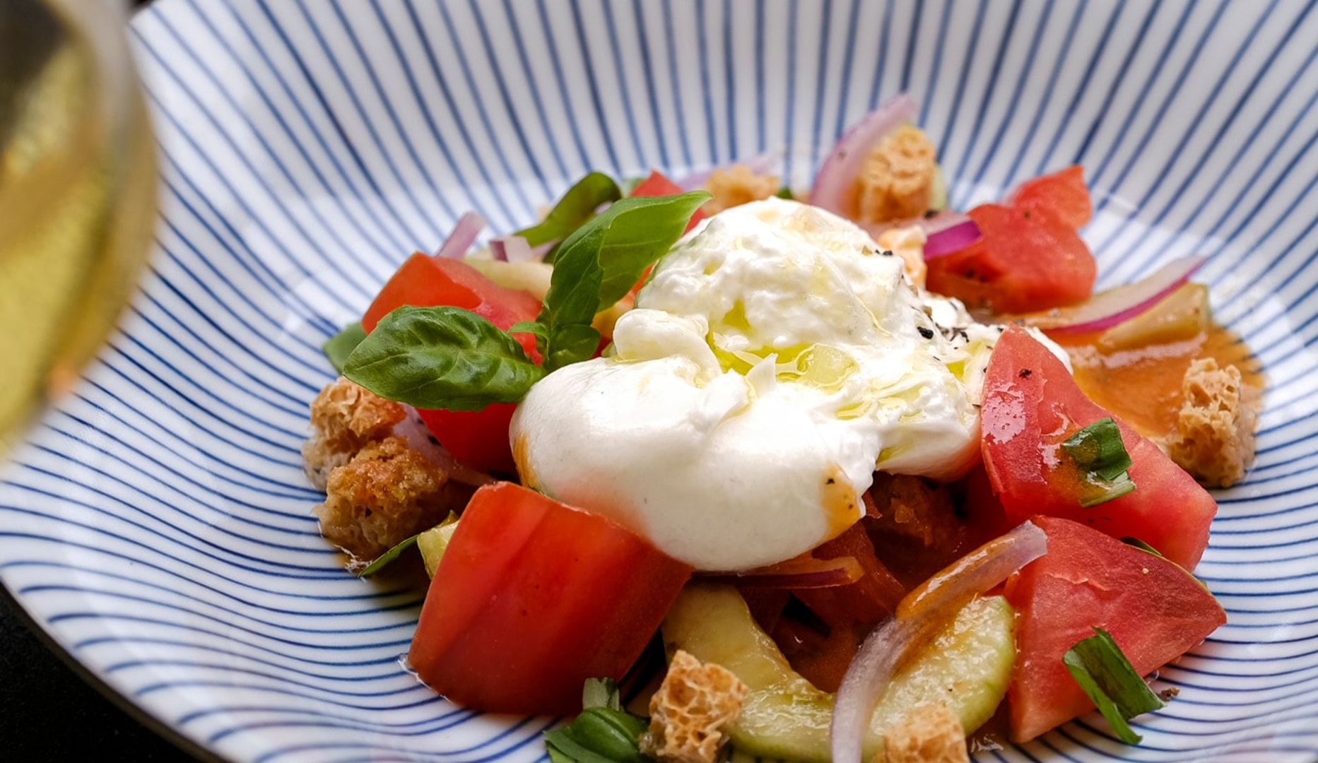 Valgfri 3retters frokost hos Darling Bistro og Bar Spar op til 51