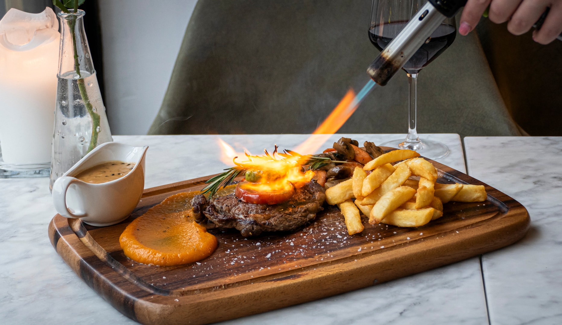 1/2 pris | Steak Frites & valgfri dessert