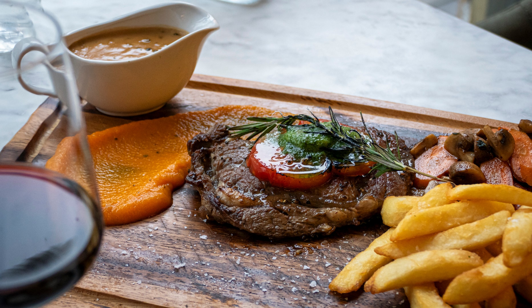 1/2 pris | Steak Frites & valgfri dessert