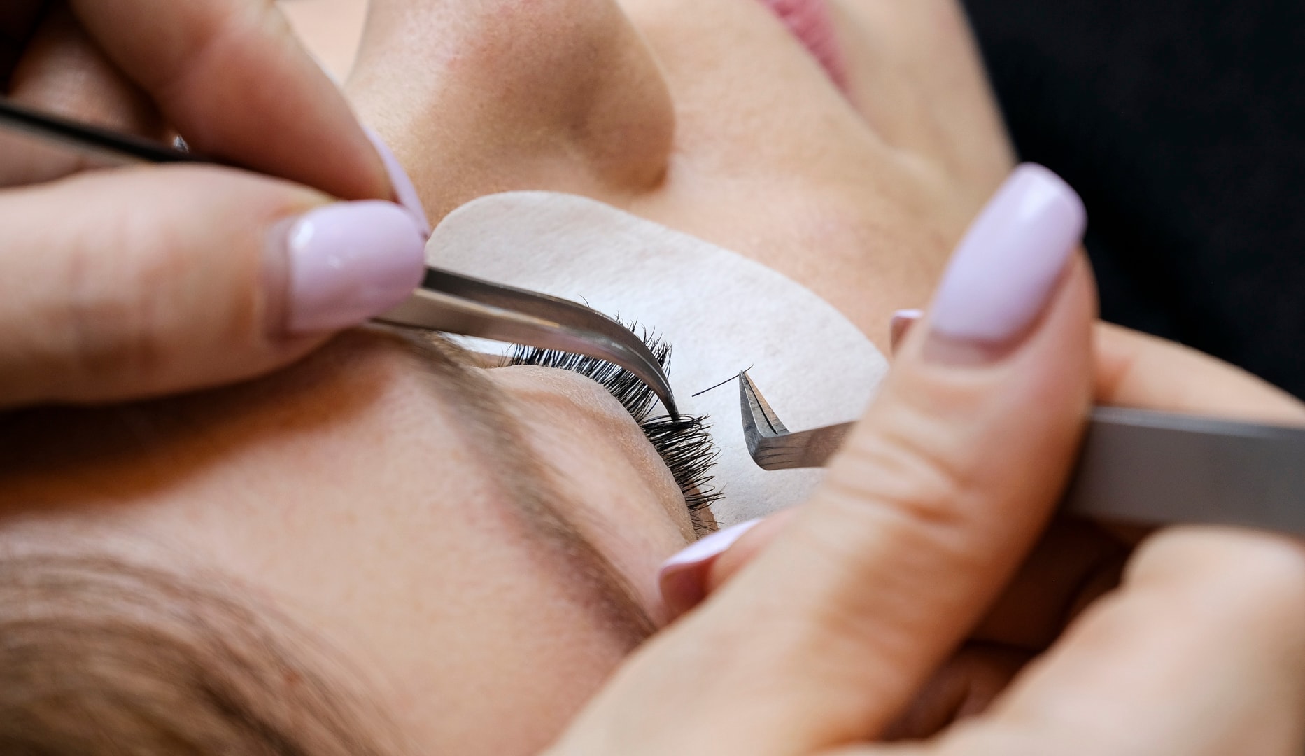 Eyelash extensions eller permanent makeup