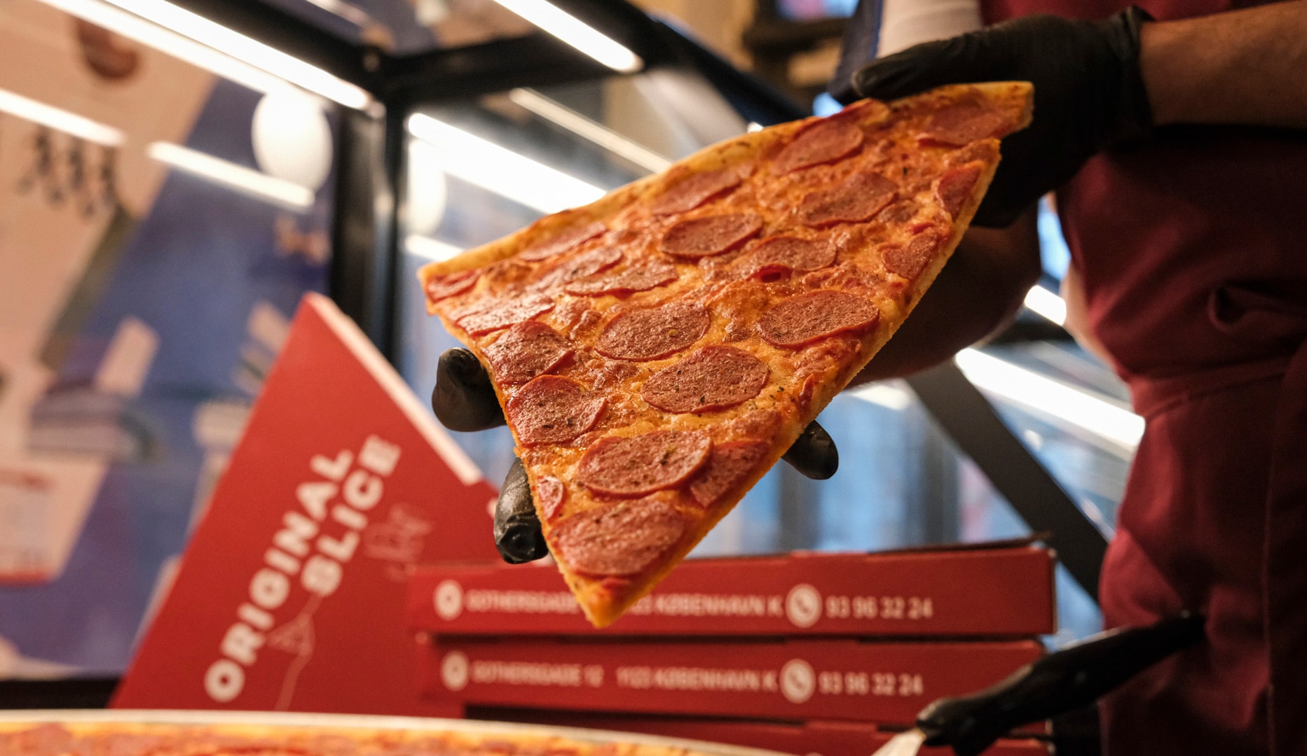 Spar op til 50 %: Kæmpe Pizza & Slices