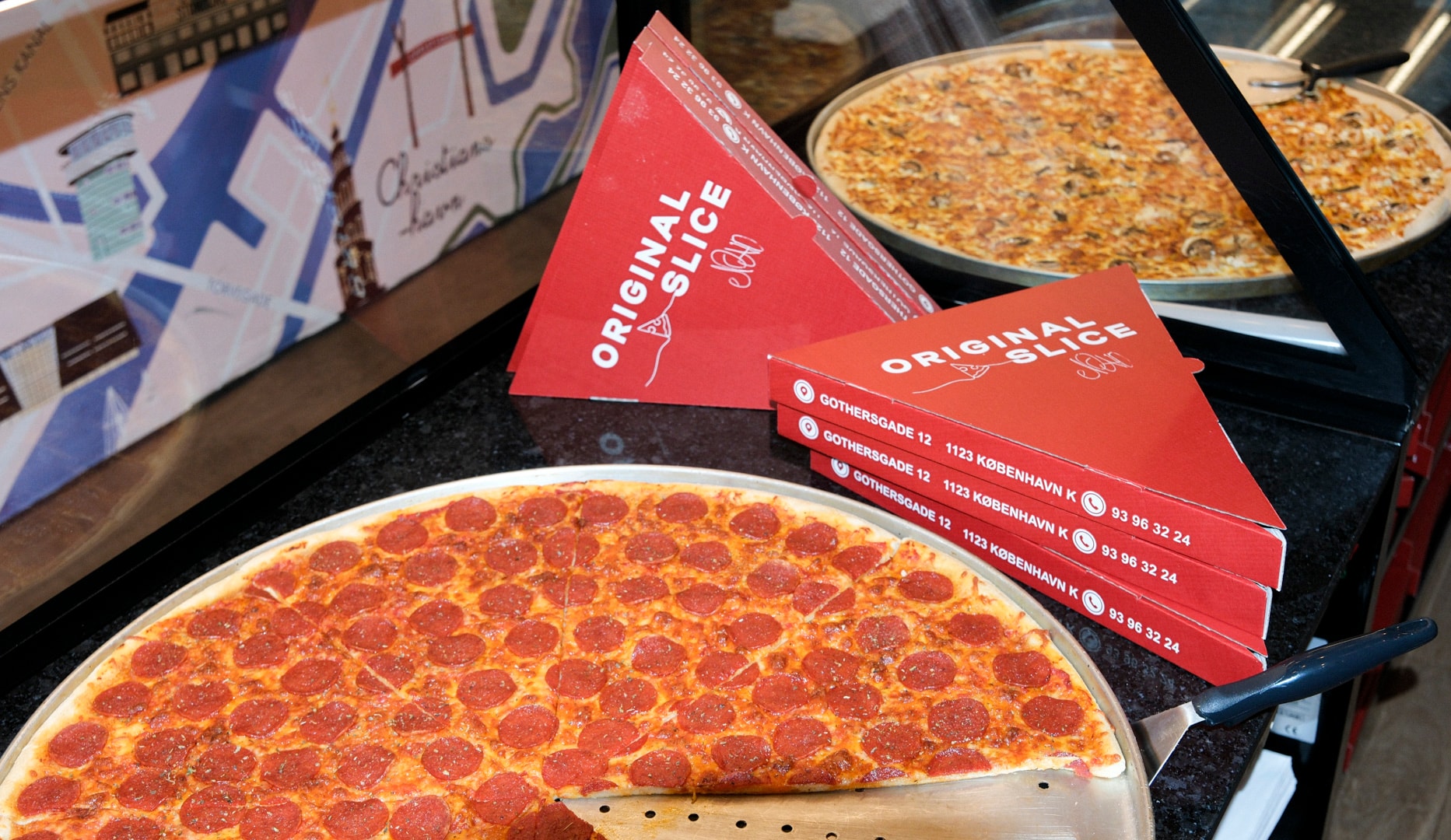 Spar op til 50 %: Kæmpe Pizza & Slices