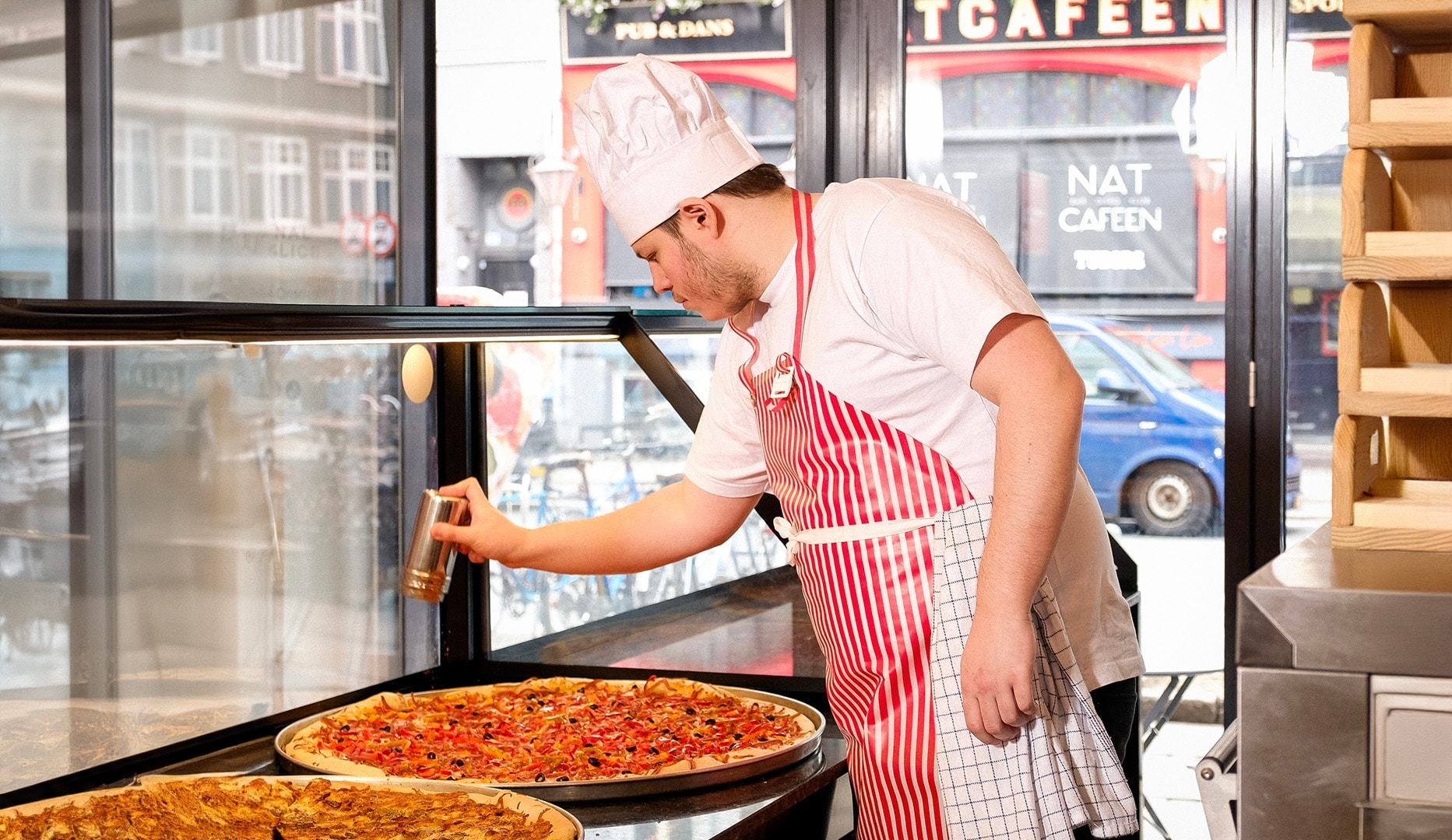Spar op til 50 %: Kæmpe Pizza & Slices