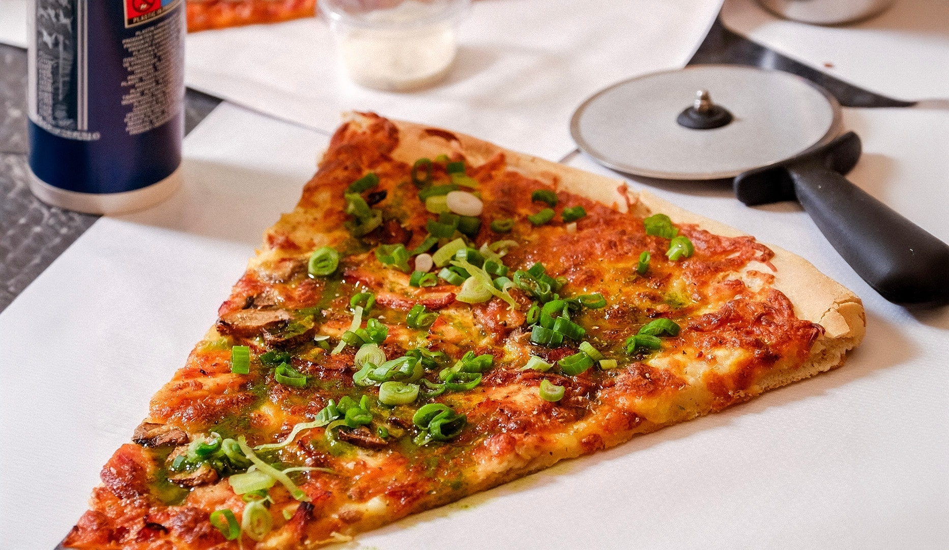 Spar op til 50 %: Kæmpe Pizza & Slices
