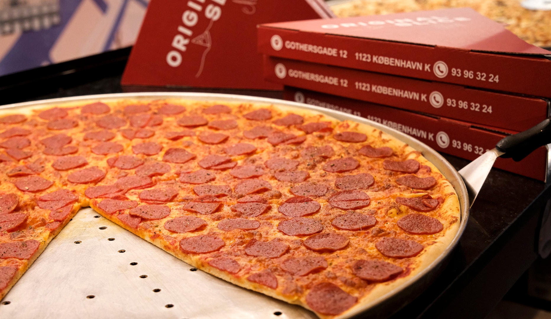 Spar op til 50 %: Kæmpe Pizza & Slices