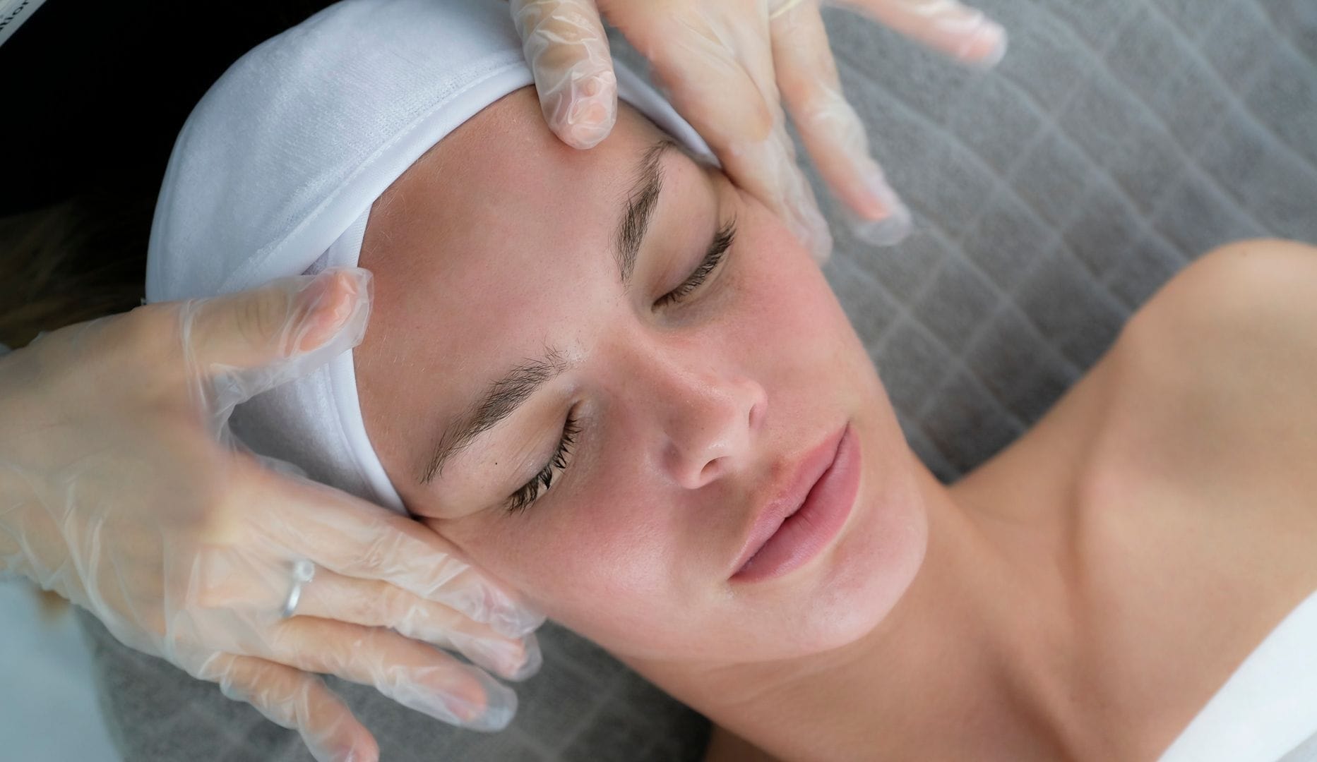 60-90 min. Hydrafacial-ansigtsbehandling