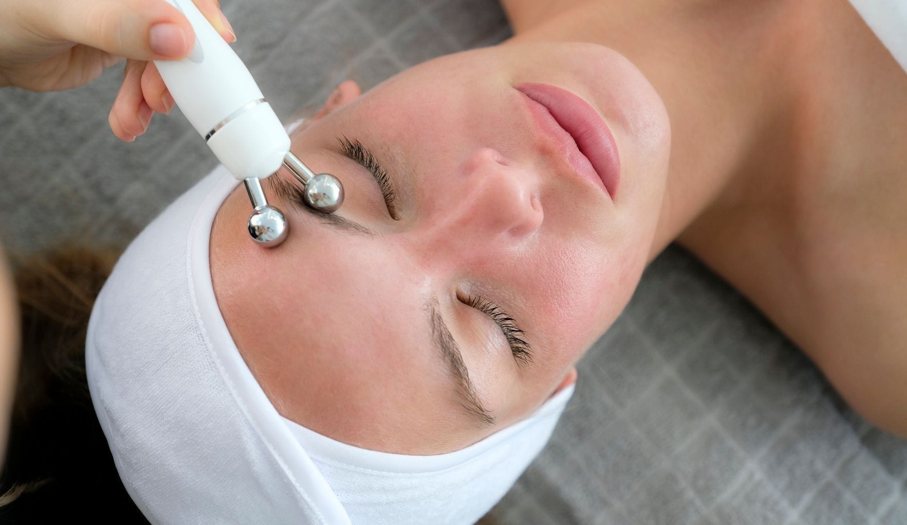 60-90 min. Hydrafacial-ansigtsbehandling