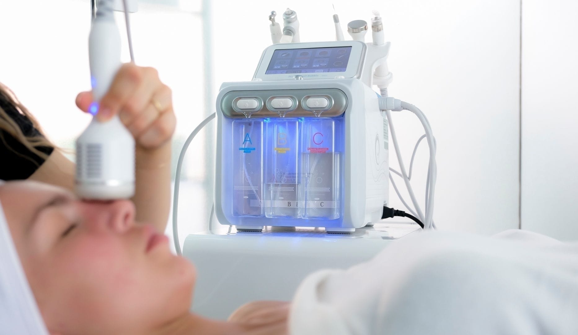 60-90 min. Hydrafacial-ansigtsbehandling