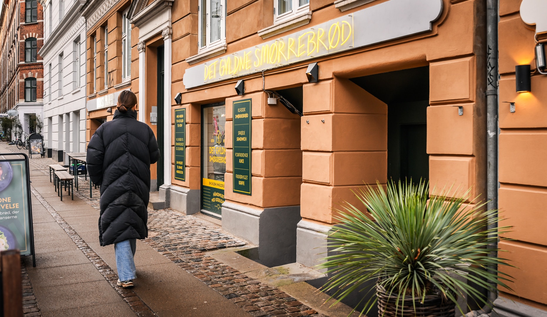 ½ pris: 2 stk. valgfri højbelagt smørrebrød