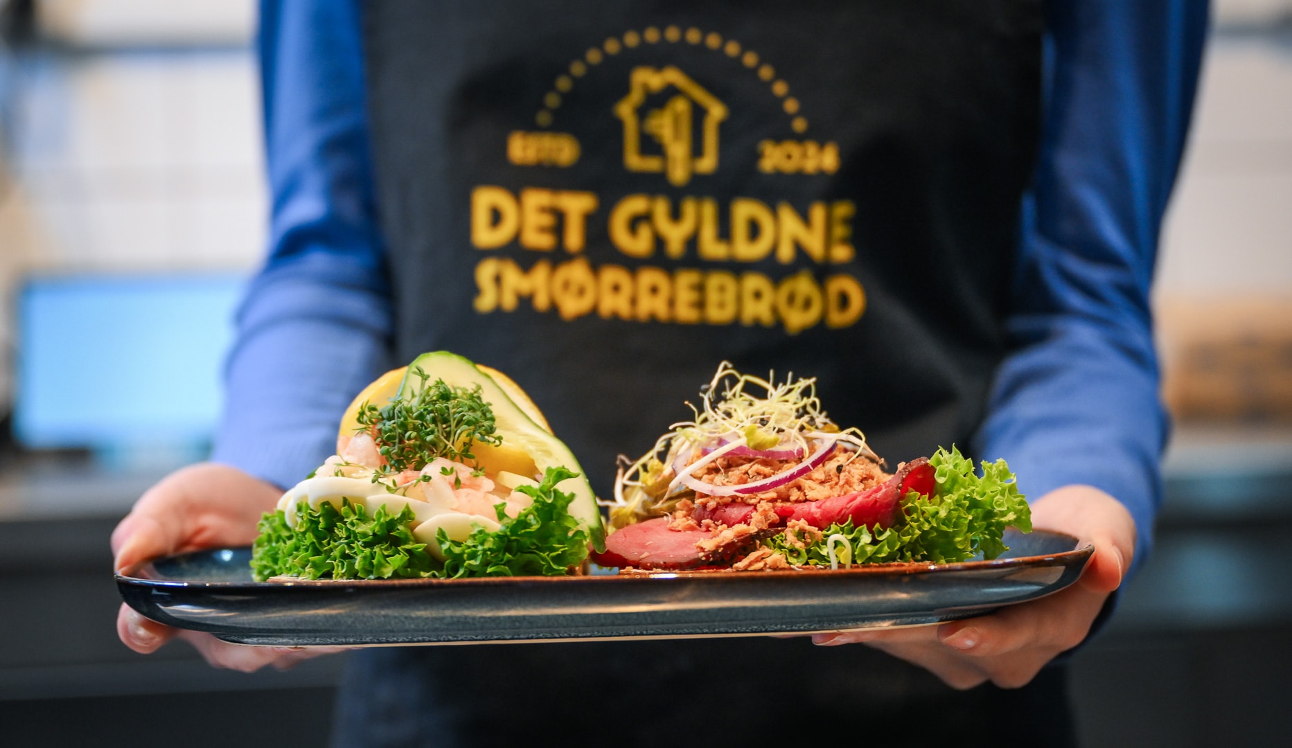 ½ pris: 2 stk. valgfri højbelagt smørrebrød