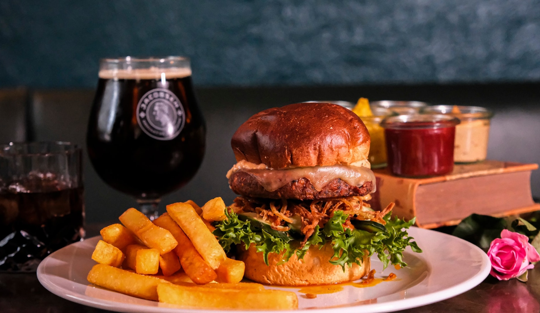 Cafe BANKERÅT - Valgfri Burgermenu