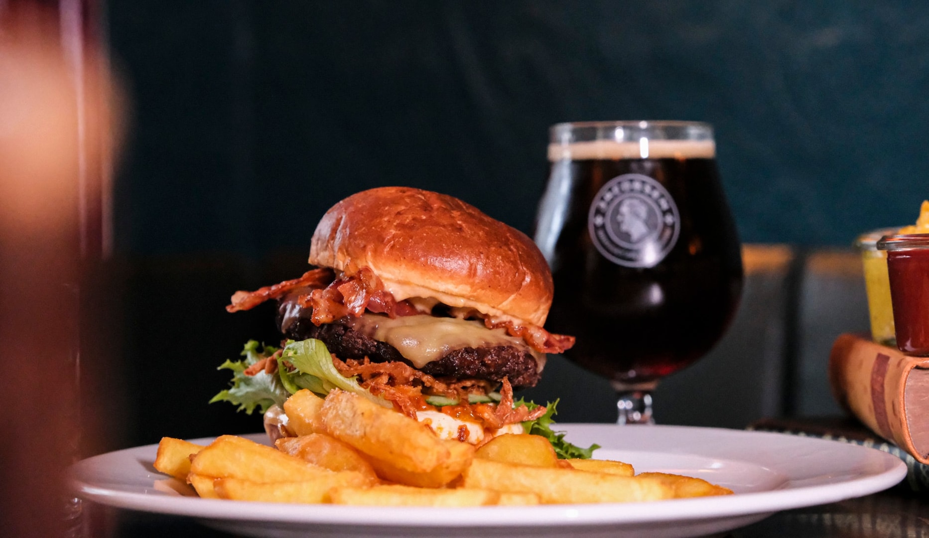 Cafe BANKERÅT - Valgfri Burgermenu