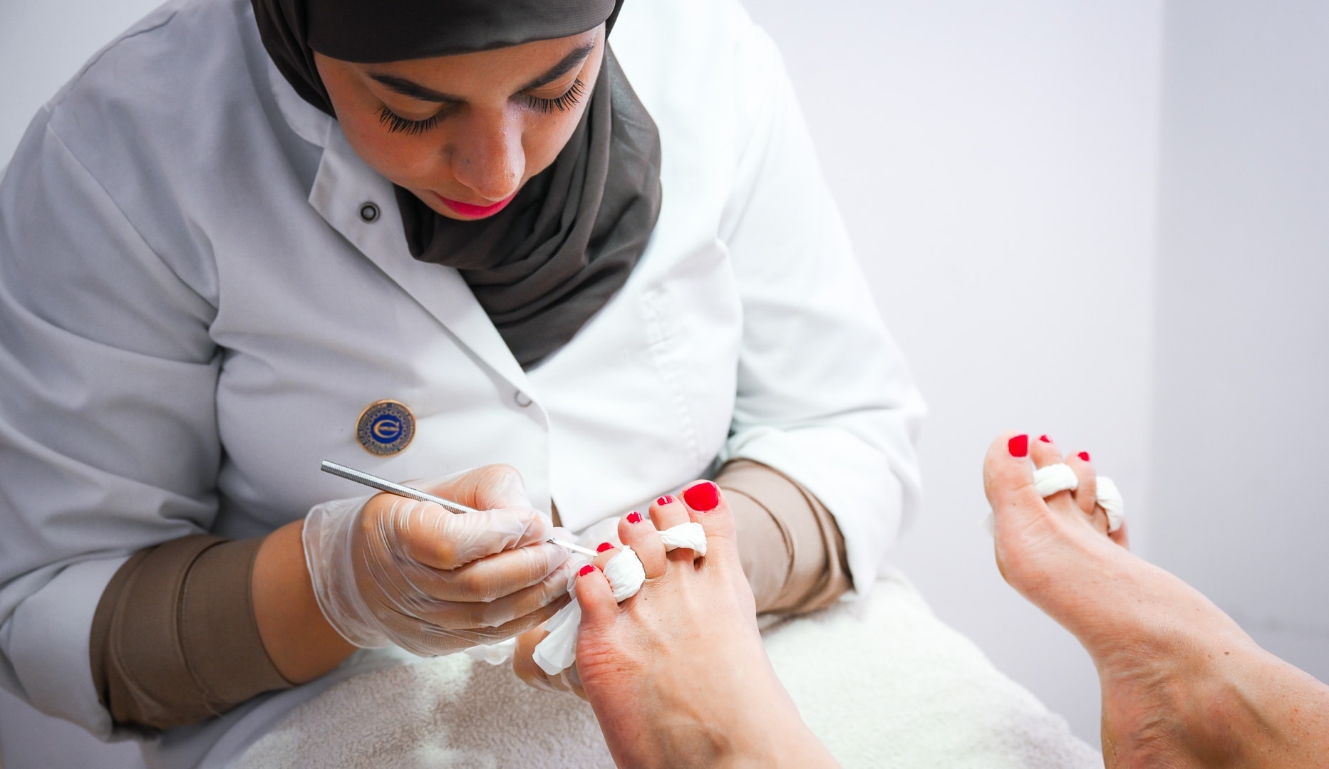 Mani- eller pedicure med CND Shellac 