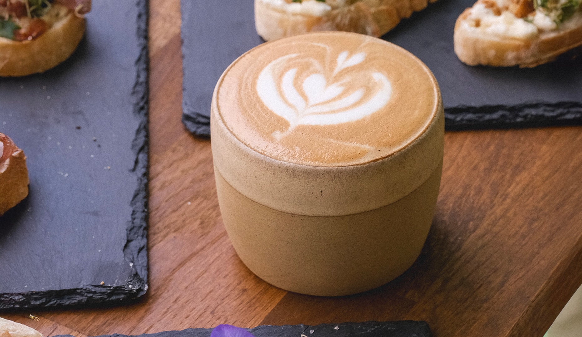 2 Bruschetta + Kaffe - Buna & Co