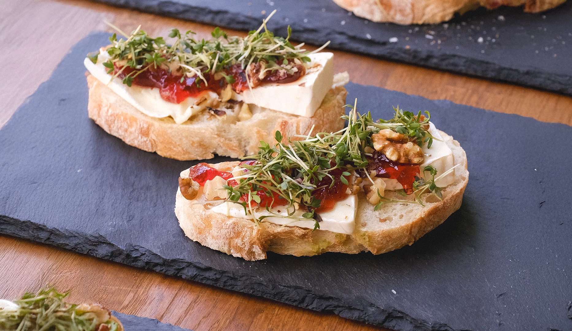 2 Bruschetta + Kaffe - Buna & Co