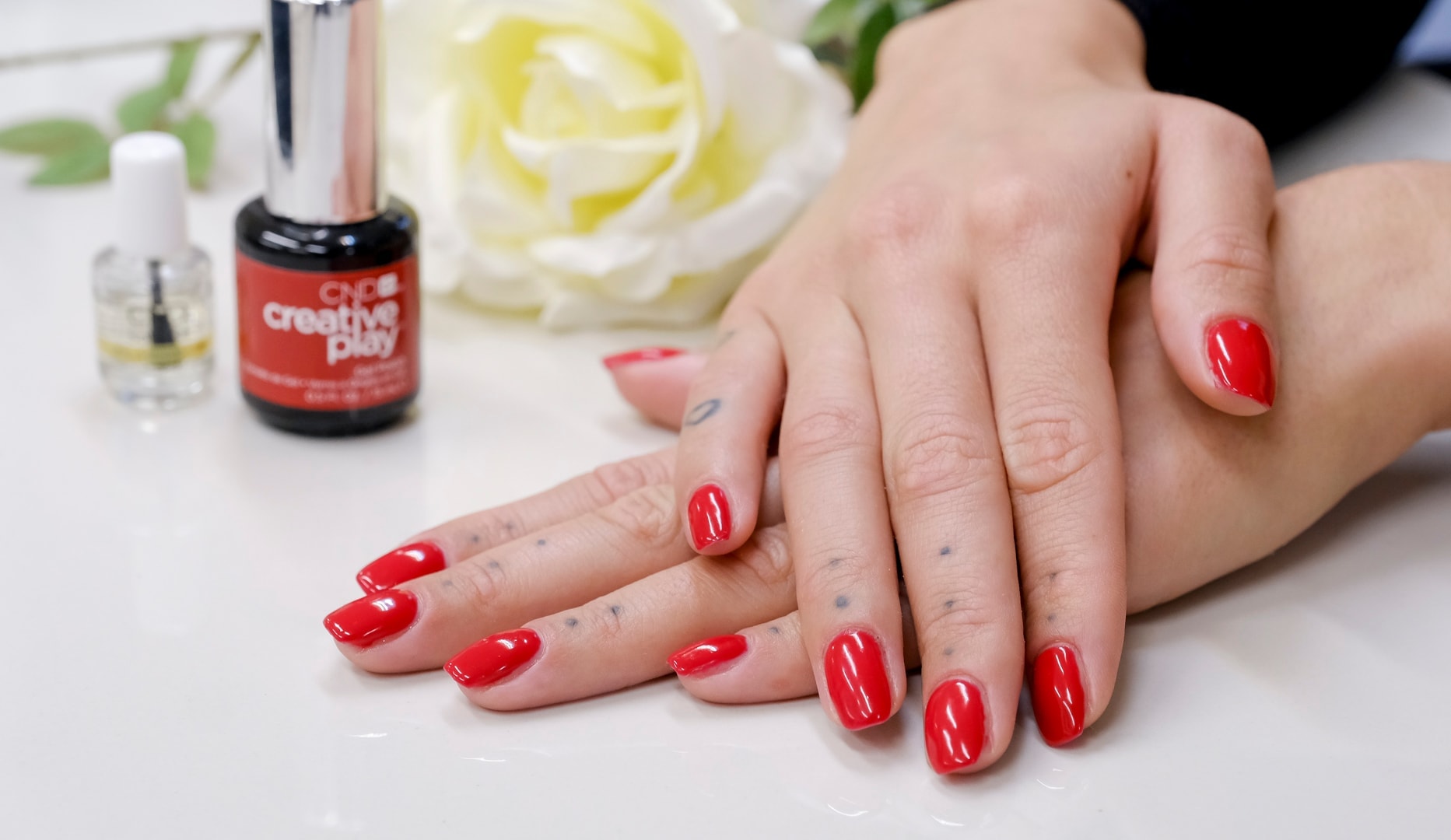 Mani- & Pedicure m. CND Shellac