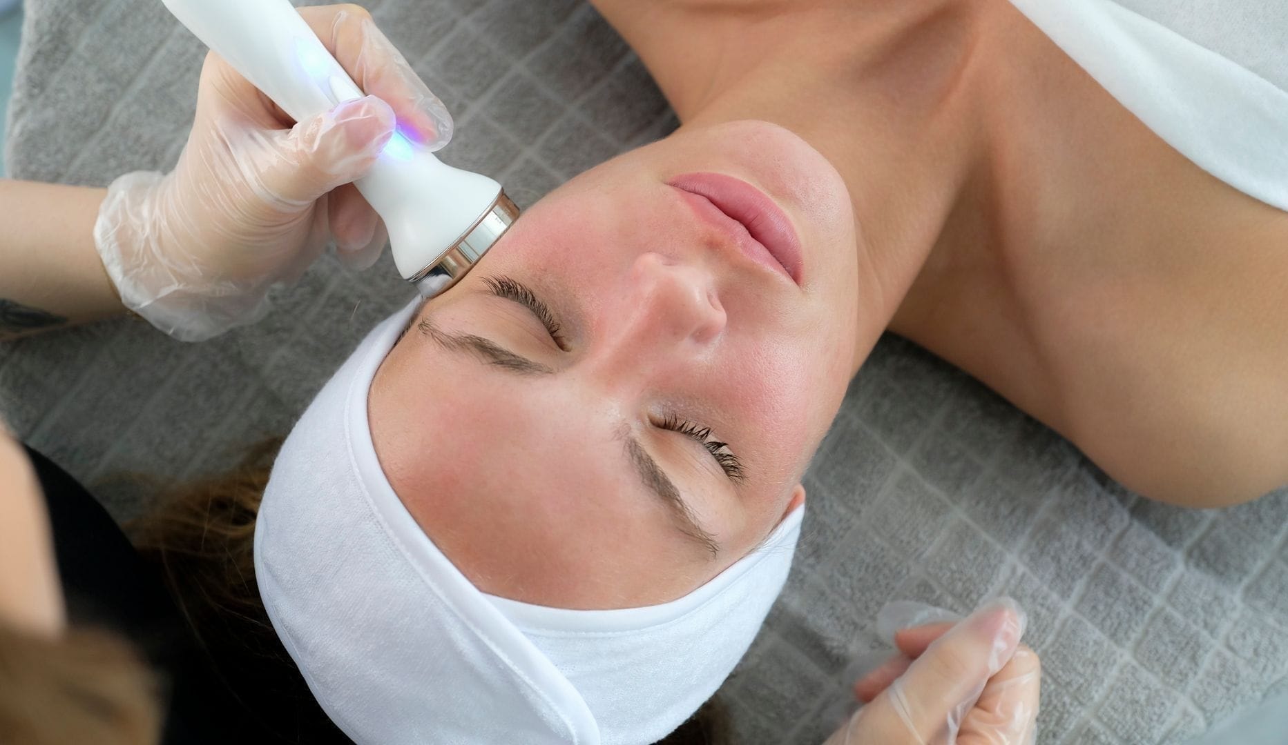 60-90 min. Hydrafacial-ansigtsbehandling
