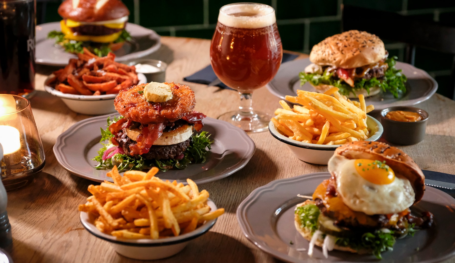 Valgfri Burgermenu hos legendariske Halifax - Spar over 50%